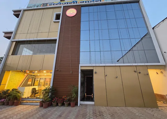 Sarojini Garden Hotel & Restaurant