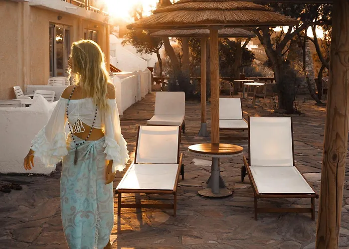 Cavos Bay Hotel & Studios