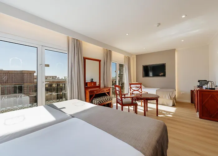 Hotel Reveron Plaza