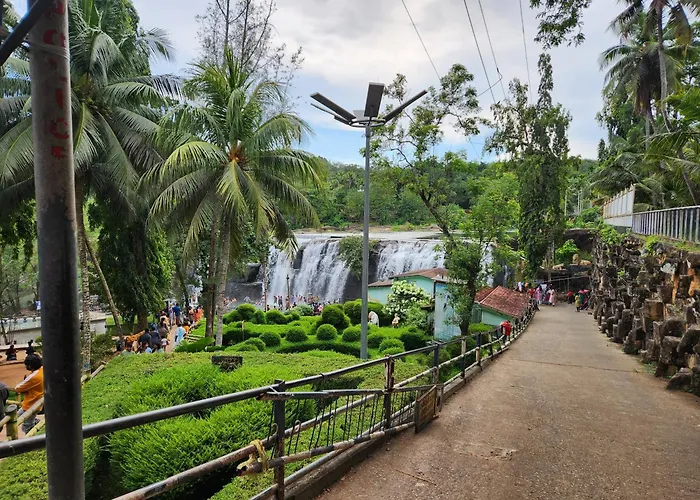 Falls Regency