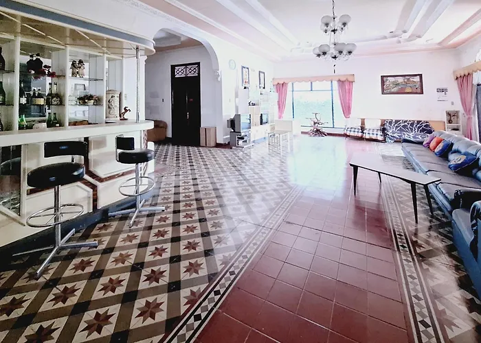Urbanview Roemah Tanjung Blitar