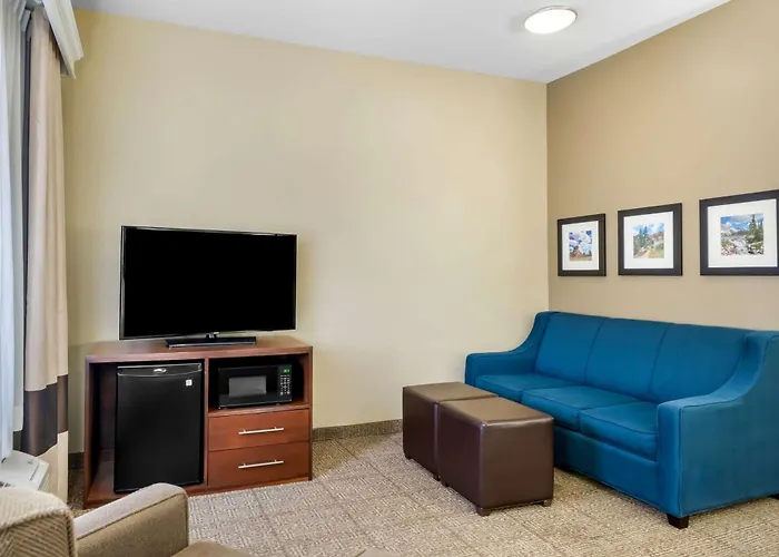 Comfort Inn & Suites Near University Of Wyoming