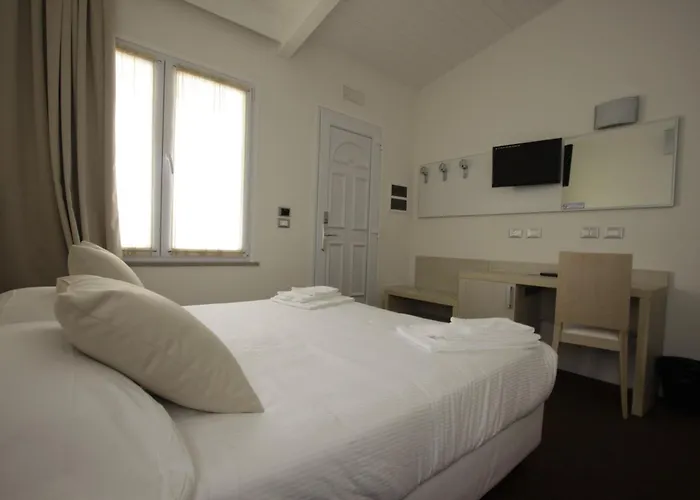 Hotel Paradise Airport
