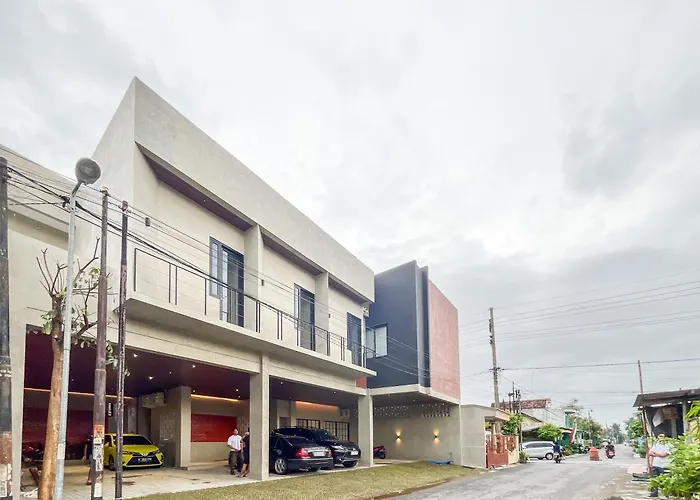 Urbanview Tigatuju Living Blitar