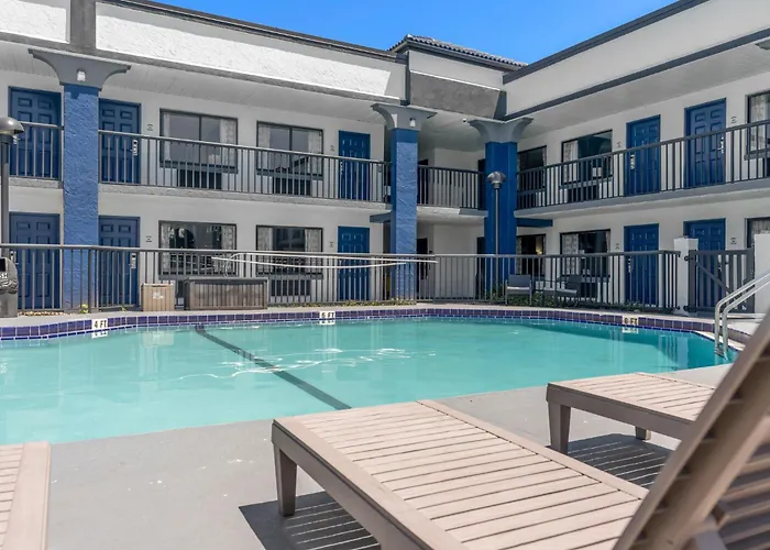 Baymont By Wyndham Orlando East