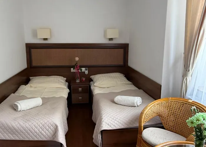 Restauracja Kawiarnia Pokoje Do Wynajecia