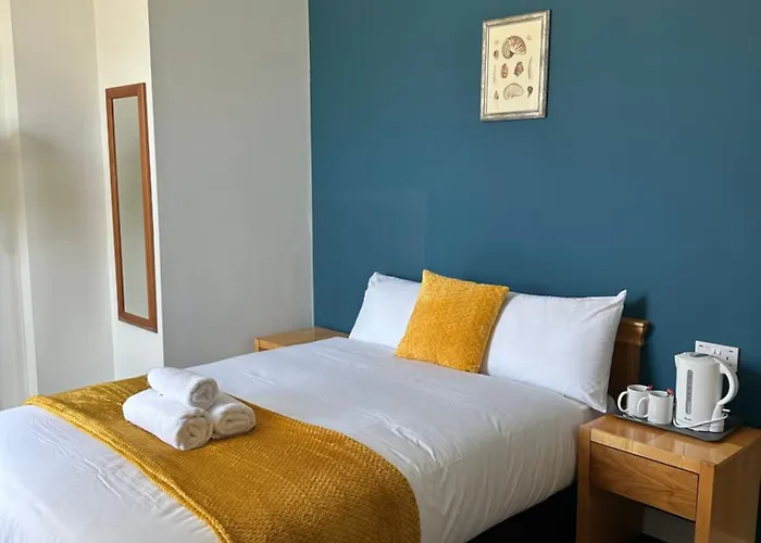 Continental Hotel With Access To Shared Kitchen