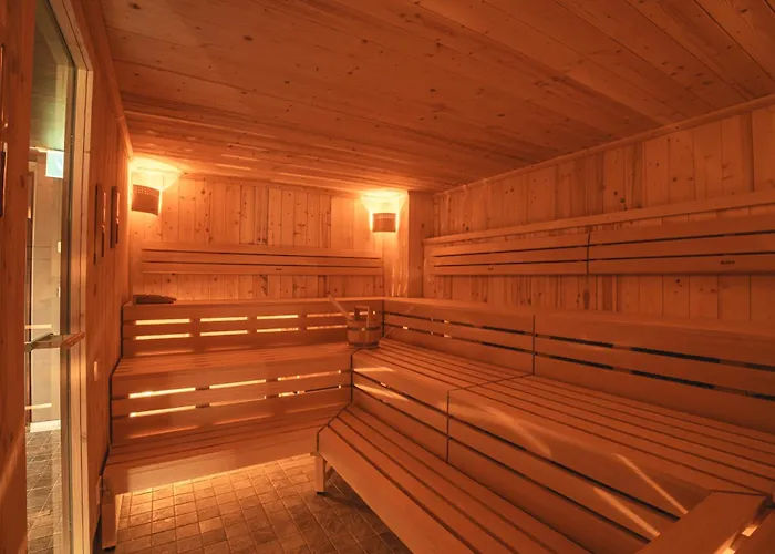 Naturhotel Sachsenbaude Oberwiesenthal - Indoor-Pool & Outdoor-Whirlpool