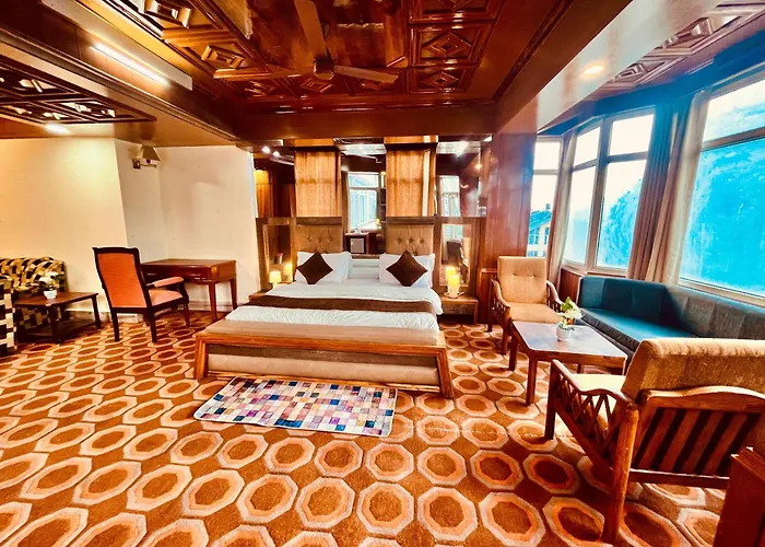 The Town House - Lavish & Luxury Rooms Near Mall Road Manali