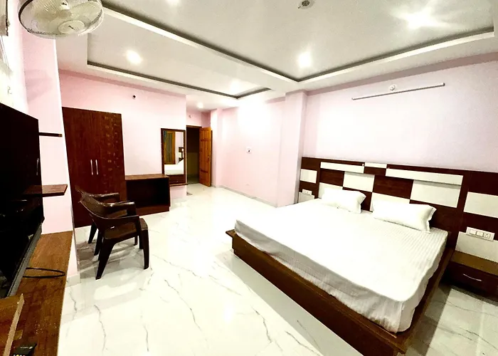 Sharma Hotel Chail Inn