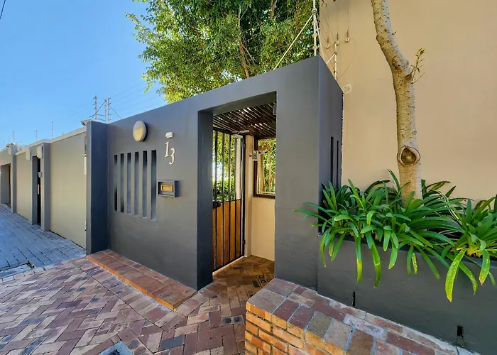 Bluegum Hill Guesthouse & Apartments
