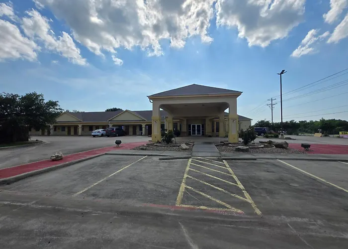 Whitesboro Inn & Suites