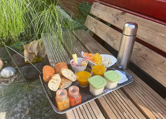 Le MORNE Aux F0US Cabanes&Jardin Tropical
