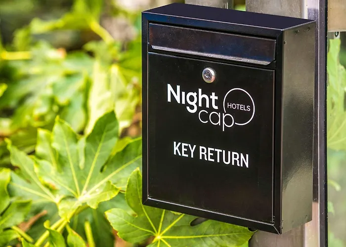 Nightcap At Matthew Flinders Hotel