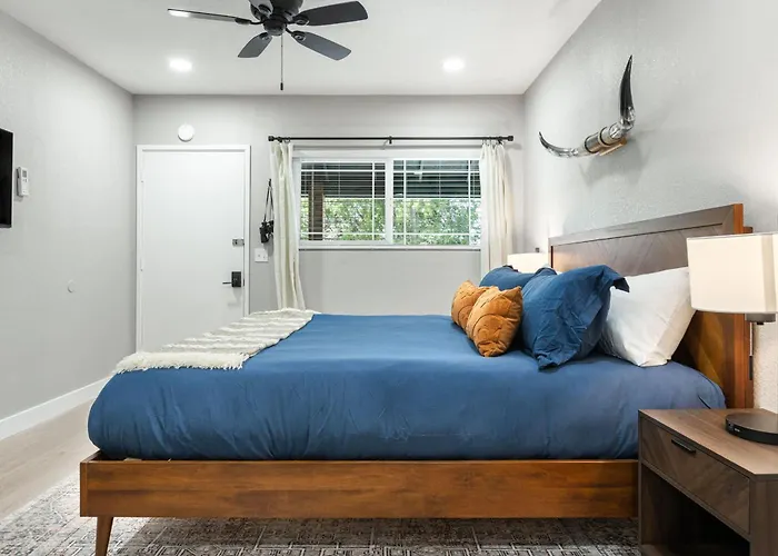The Moro | Sequoia Motel Rm3