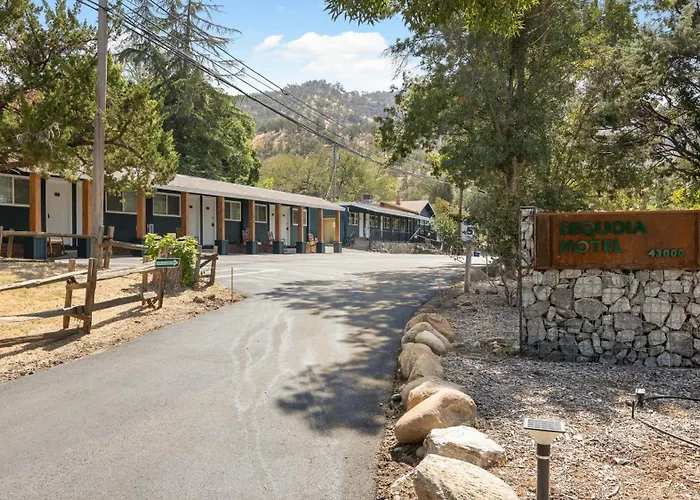 The Whitney- Sequoia Motel Rm7