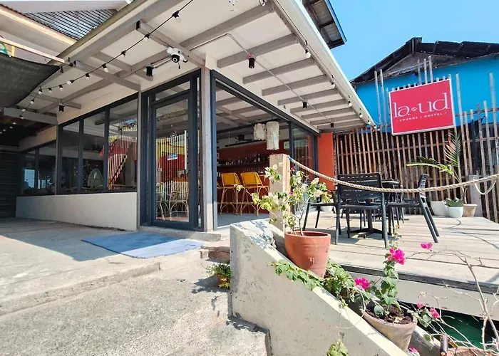 La Ud Lounge And Hostel