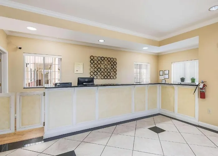 Bryant Inn And Suites