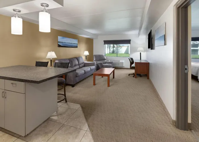 Baymont By Wyndham Jamestown Conference Center & Water Park