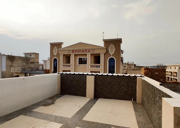Hotel Wonder Stays - For Couples, Students, Faculties, Corporates