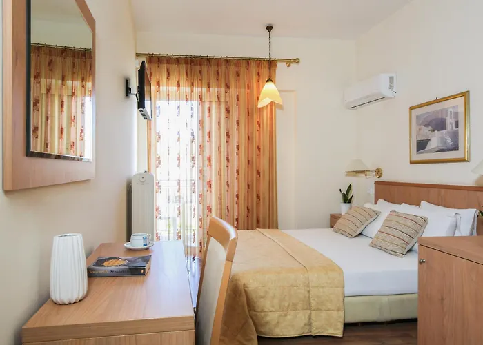 Saronis Hotel