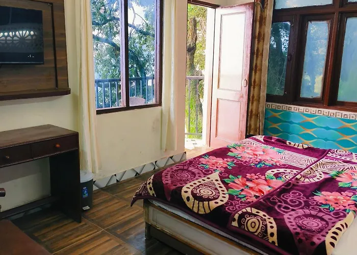 Hotel Holiday Plaza Dalhousie - Near Ghandhi Chowk Mall Road