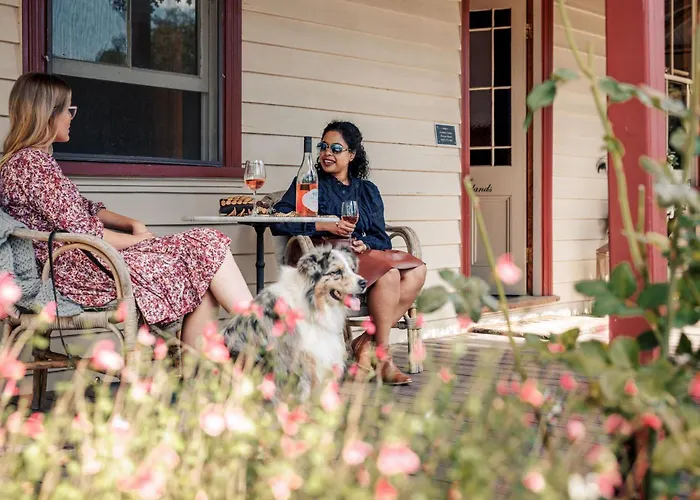 Summerlands - Country Luxe