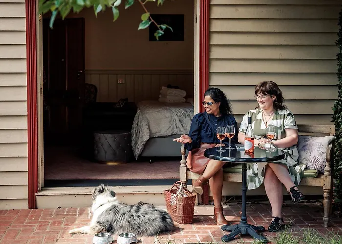 Summerlands - Country Luxe