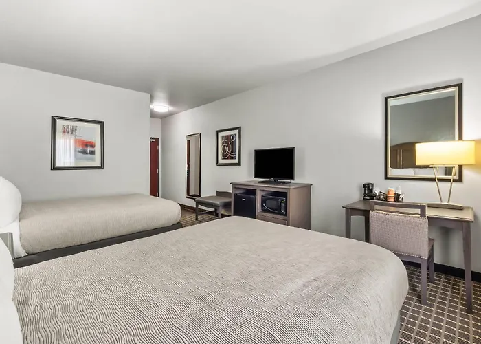 Quality Inn & Suites Pearsall