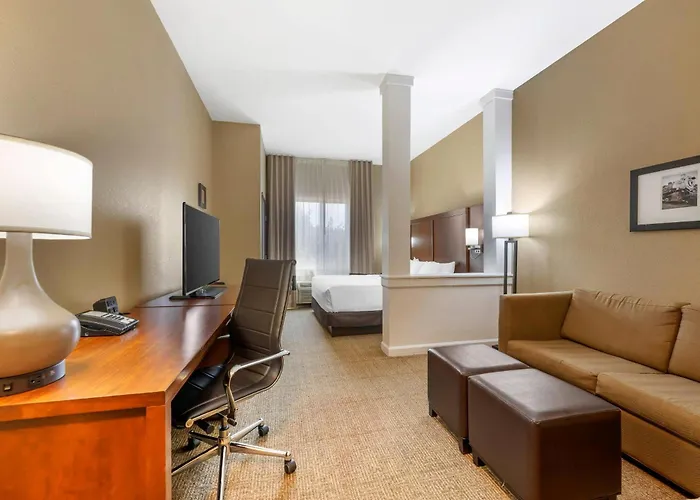 Comfort Suites West Omaha