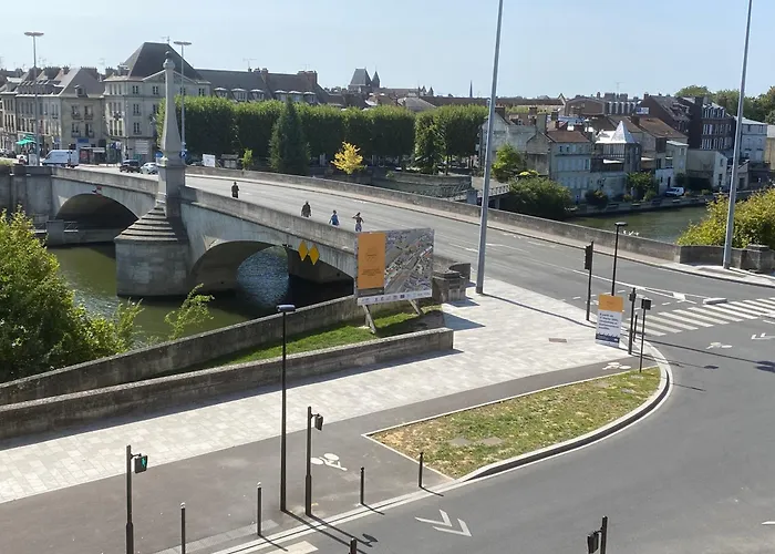 Hôtel de Flandre Centre-Ville, vue Oise