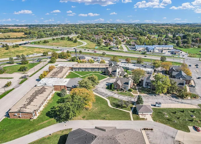 Hotel O Suites & Conference Centre Urbana-Champaign University