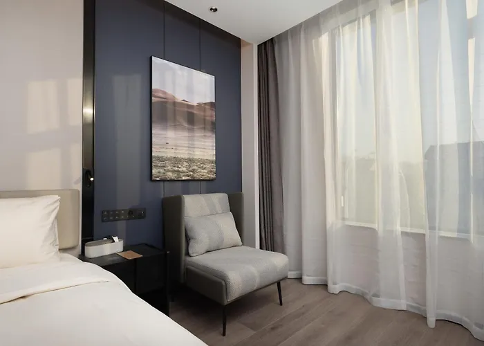 Atour Hotel Dongyang Jiangnan Renmin Road Subway Station