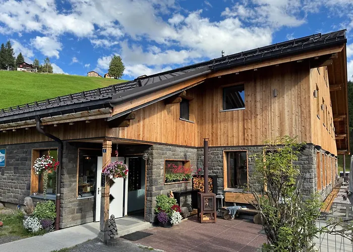 Berggasthaus Eggberge - Boutique Mountain Hotel - Access via Cablecar