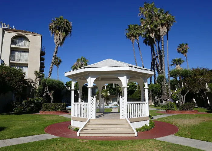 Golden Sails Hotel