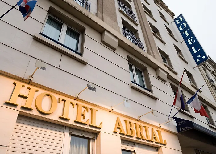 Hotel TRIBE Paris Batignolles