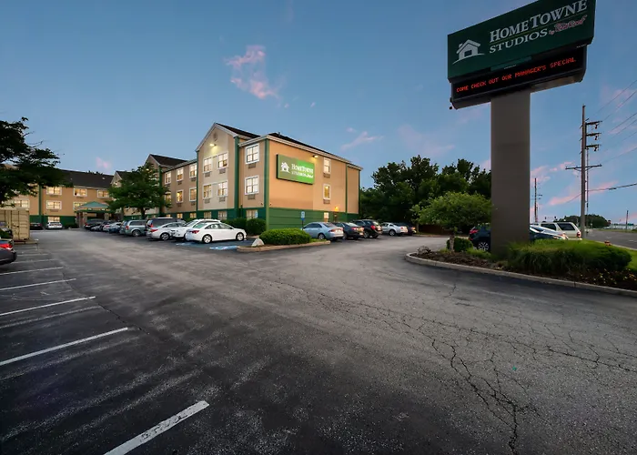 Hometowne Studios By Red Roof St. Louis - Airport/ N Lindbergh