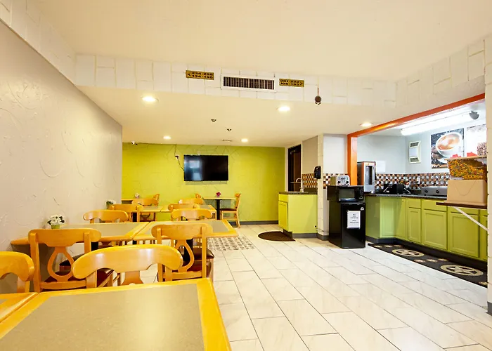 Economy Inn & Suites