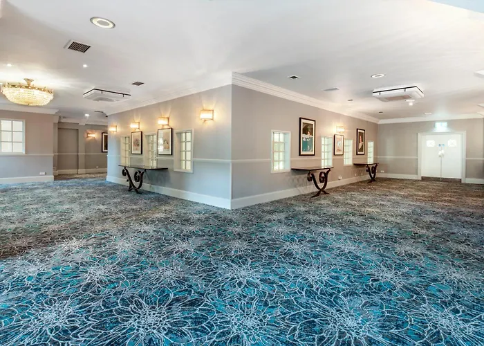 London Chigwell Prince Regent Hotel, BW Signature Collection
