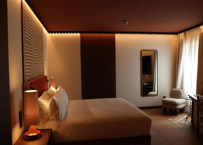 Palacio De Godoy Caceres, Curio Collection By Hilton
