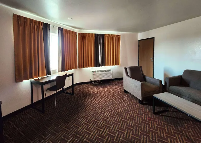 Super 8 By Wyndham Austin North/University Area