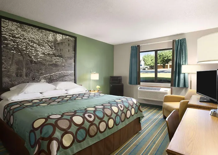 Super 8 By Wyndham Batesville