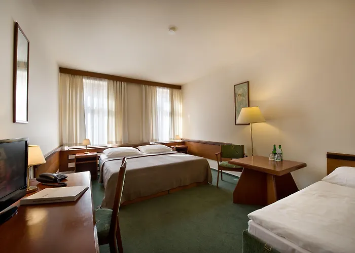 Three Crowns Hotel
