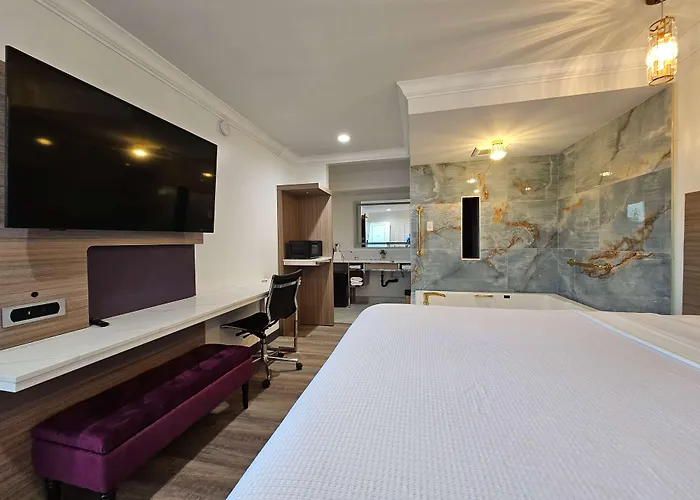 Travelodge Inn & Suites By Wyndham Fullerton