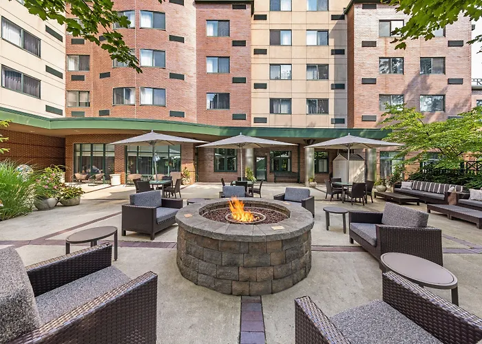 Courtyard By Marriott Boston Waltham