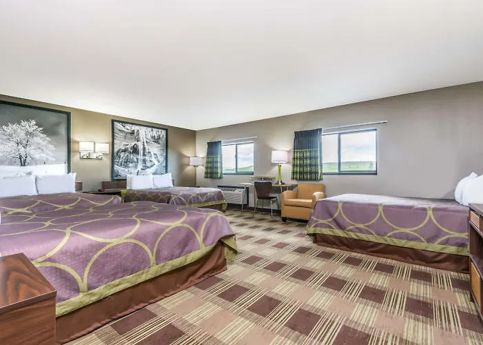 Super 8 By Wyndham Kimball
