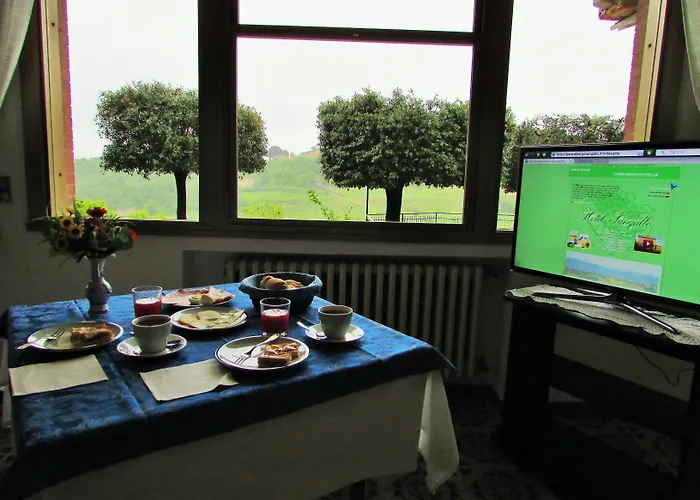Hotel Sangallo B&B - Panoramic Position - Valley And Vineyard View- Family Run