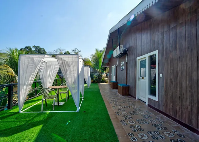 Raya Resorts
