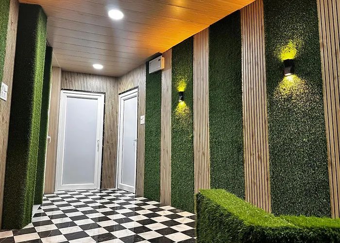 Glampfire Hotel And Cafe