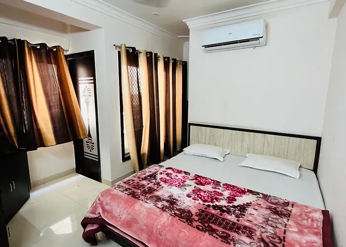 Hotel Chandram - 450Mtr I 10Min Walking From Shreenath Ji Temple Nathdwara 966O9O1Oo6